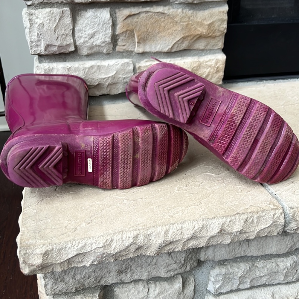Size 4 plum Hunter boots - Picture 7 of 9